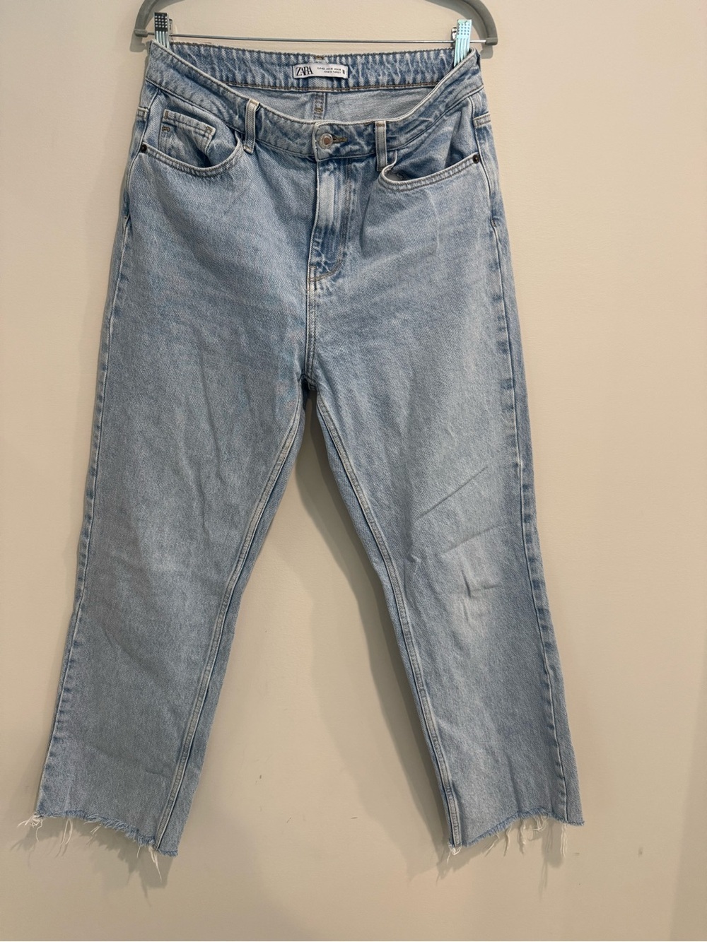 Zara Light Blue High-Waist Straight Jeans With Frayed Hem